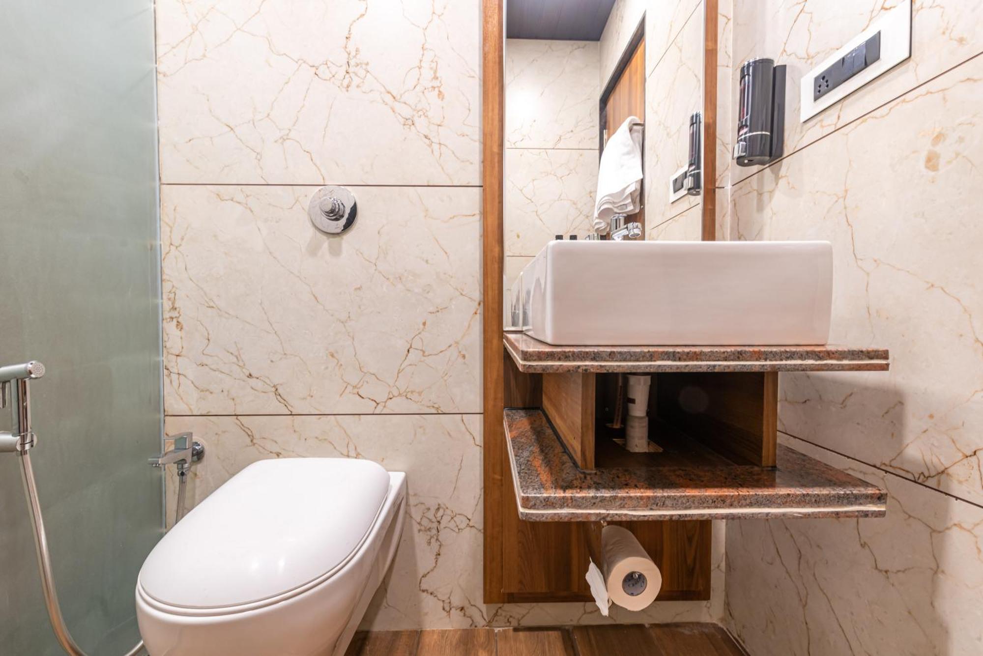 Lemon Wood Suites ปูเน่ ภายนอก รูปภาพ