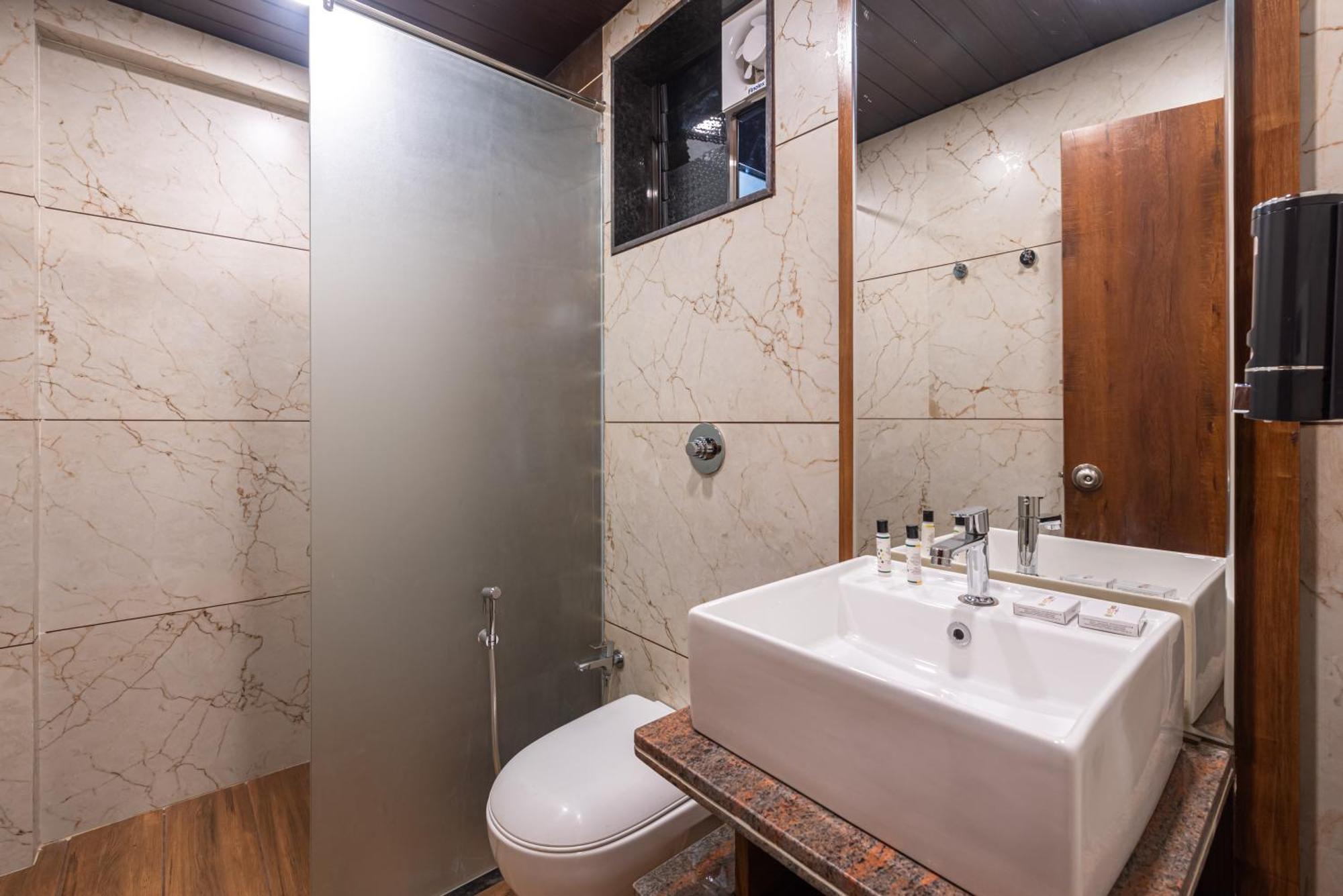 Lemon Wood Suites ปูเน่ ภายนอก รูปภาพ