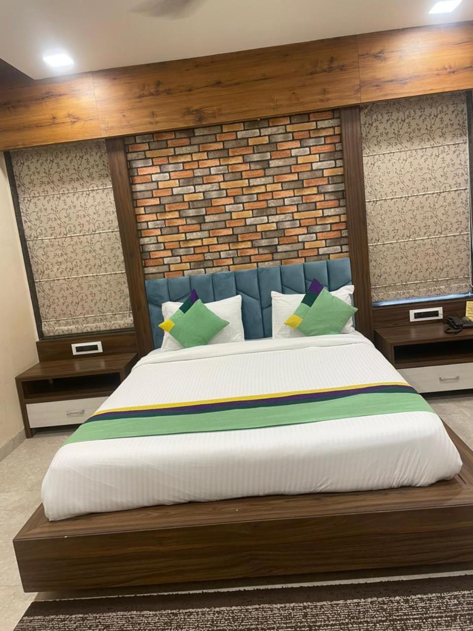 Lemon Wood Suites ปูเน่ ภายนอก รูปภาพ