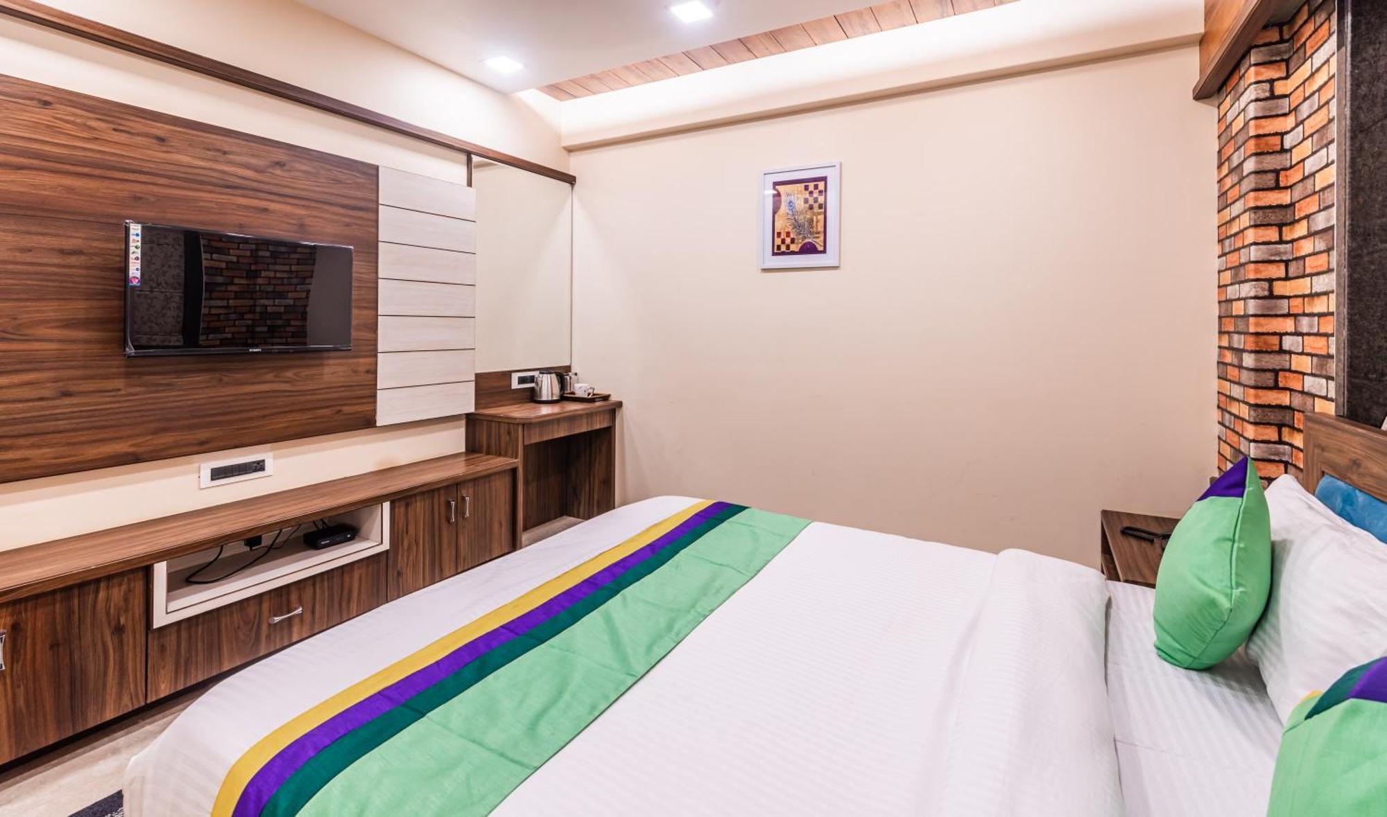 Lemon Wood Suites ปูเน่ ภายนอก รูปภาพ
