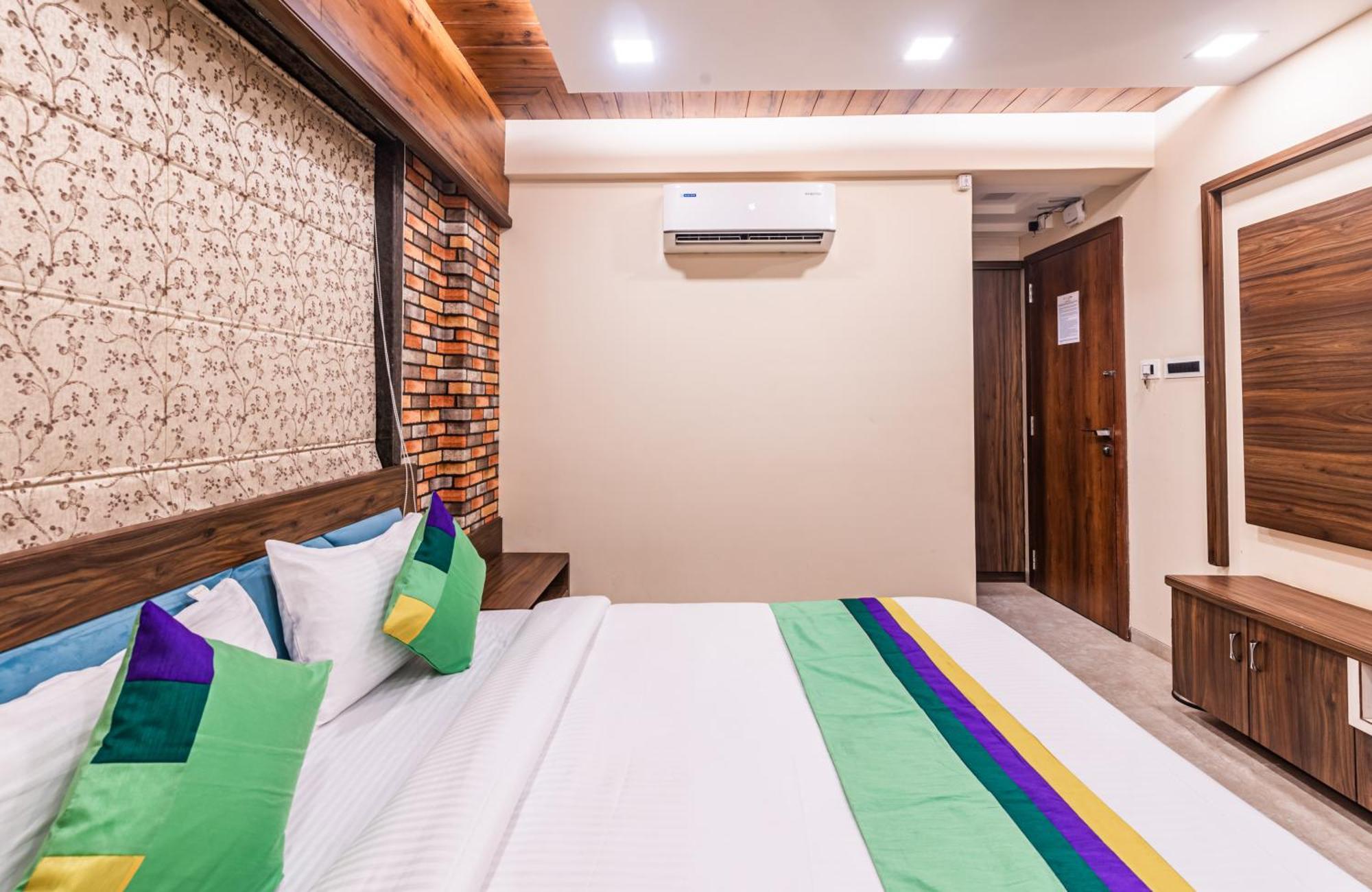 Lemon Wood Suites ปูเน่ ภายนอก รูปภาพ